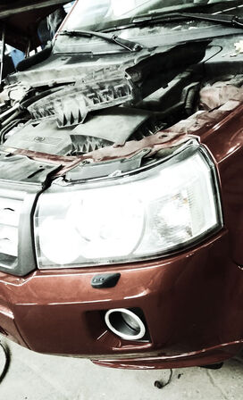 Снятие и установка переднего бампера в Land Rover Freelander