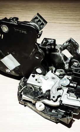 Диагностика доводчика передней двери в Range Rover Evoque