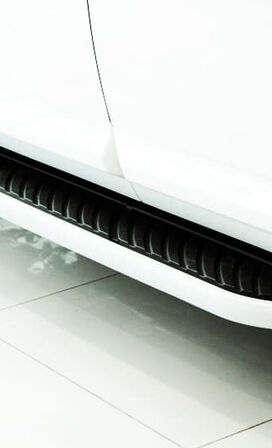 Окрас боковых молдингов в Land Rover Freelander