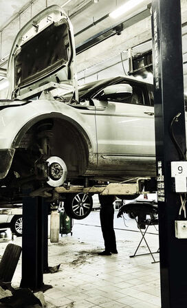 Диагностика электроцепи задних парктроников в Range Rover Evoque