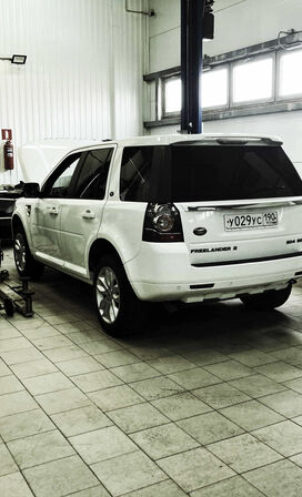 Установка в штатное место переднего внутреннего датчика парковки в Land Rover Freelander