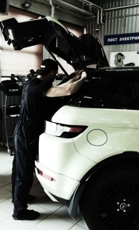 Диагностика открытия багажника в Range Rover Evoque