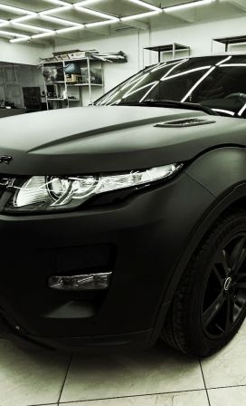 Окрас накладки капота в Range Rover Evoque