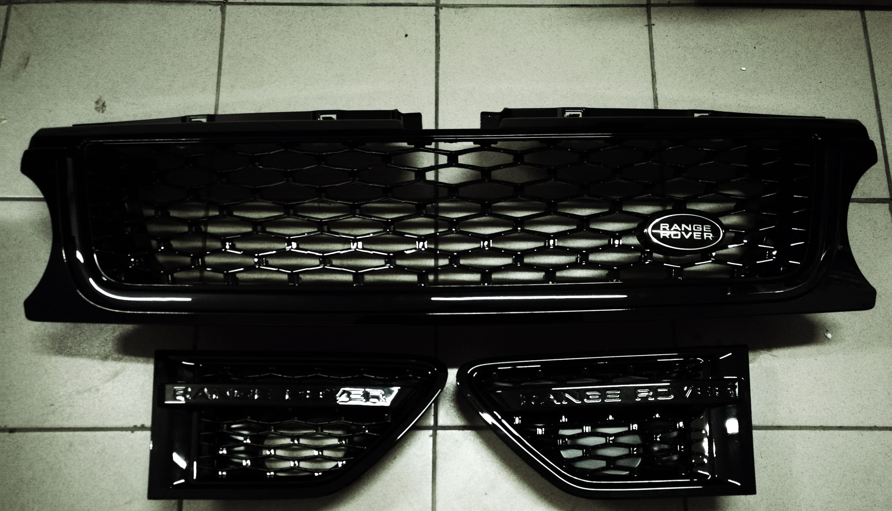 Окрас решетки радиатора на Range Rover Sport