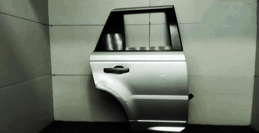 Арматурные работы задней двери на Range Rover Sport