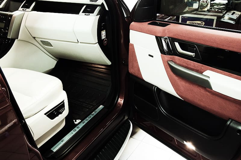 Окрас петель двери на Range Rover Sport