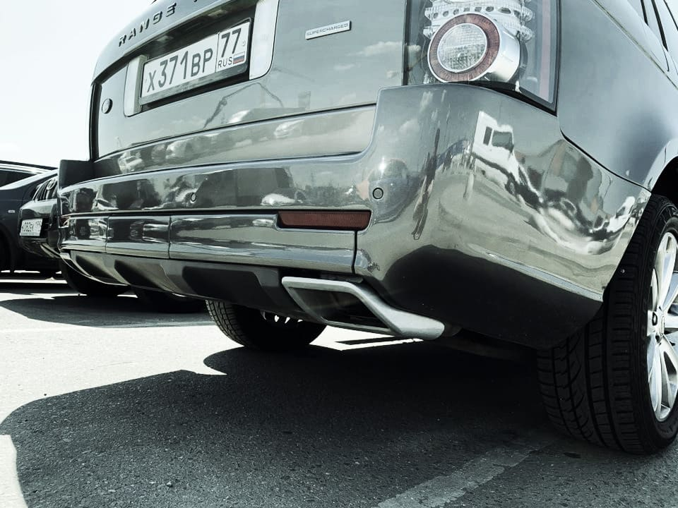 Окрас декоративных насадок глушителя на Range Rover Sport