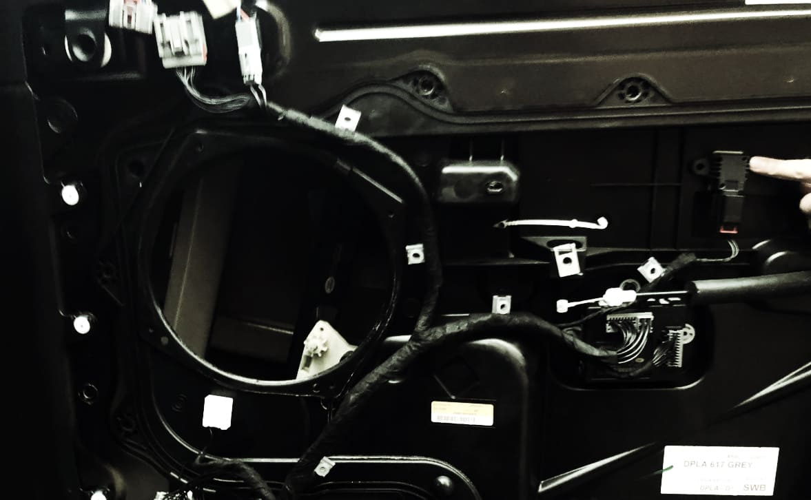 Диагностика электропроводки двери на Range Rover Sport