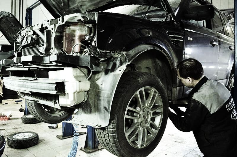 Слесарные работы ремонт резьбового соединения защиты ДВС на Range Rover Sport