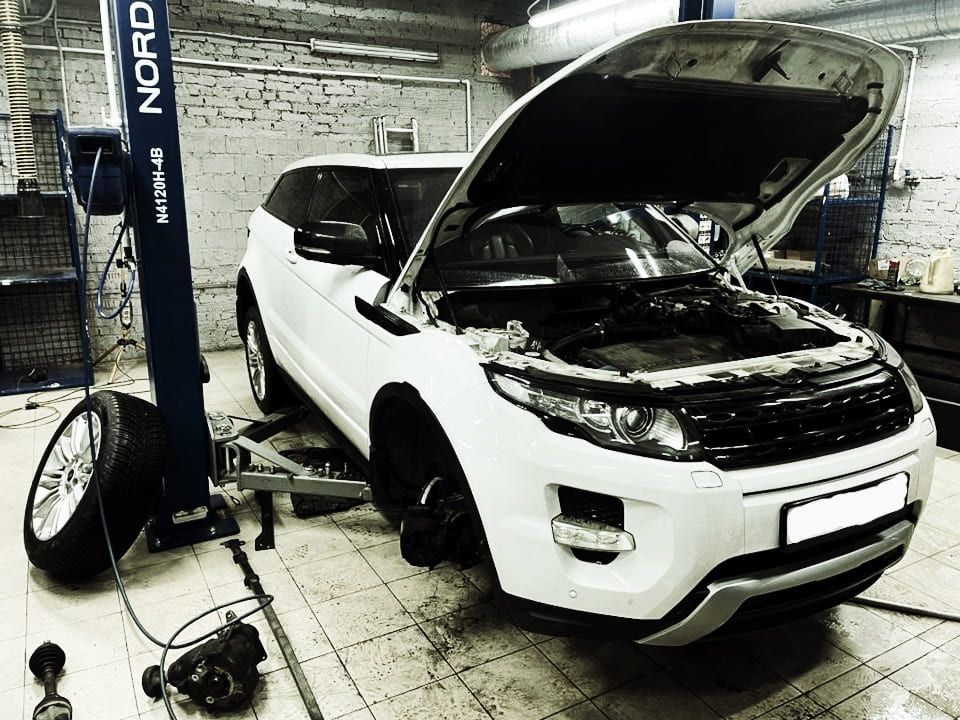 Замывка следов течи масла с левого турбокомпрессора в Range Rover Evoque