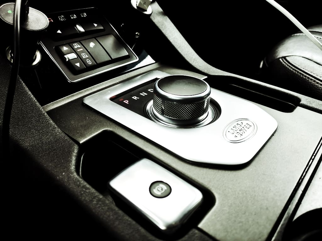 Поиск неисправности в работе селектора передач в Range Rover Evoque