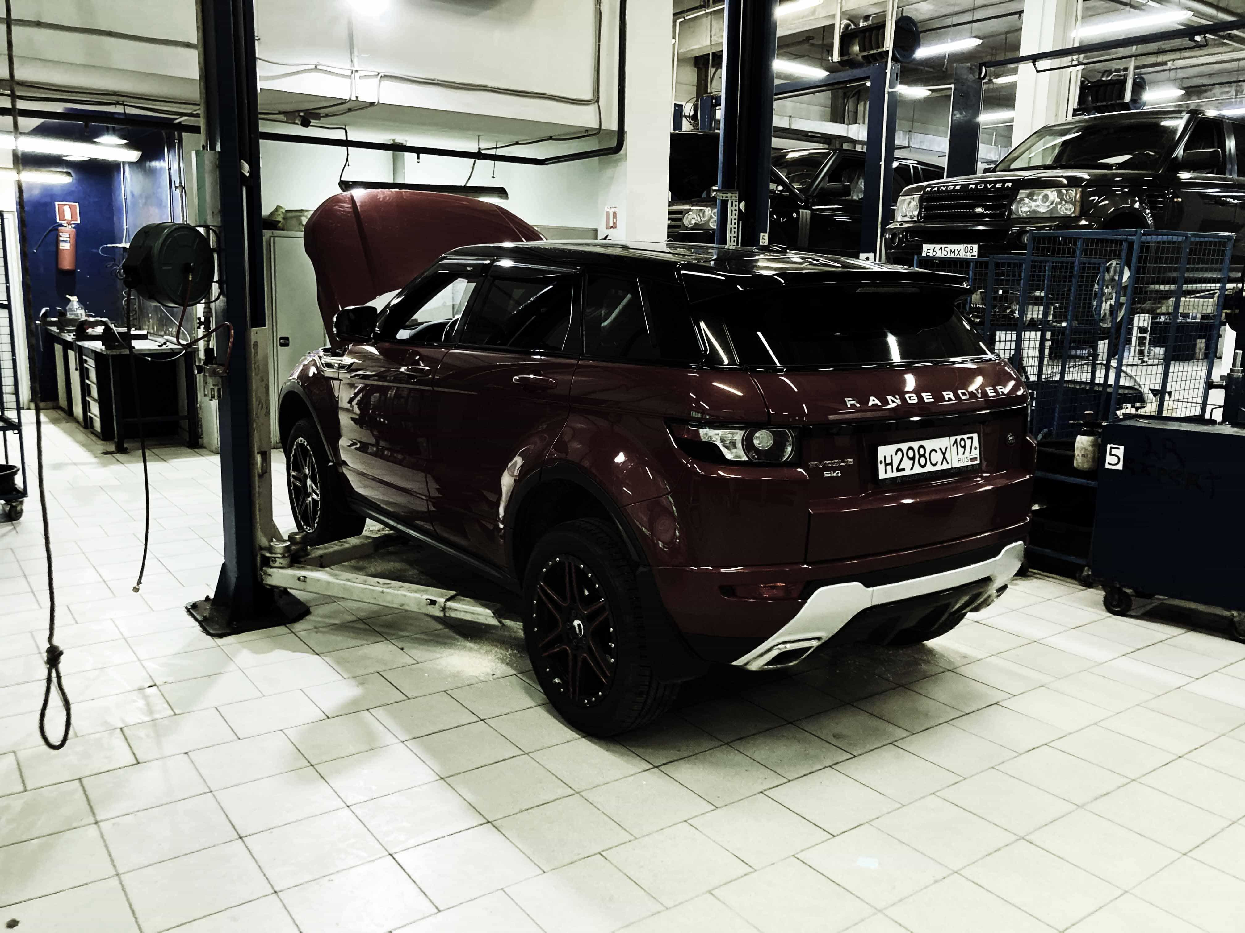 Замена датчика педали тормоза в Range Rover Evoque