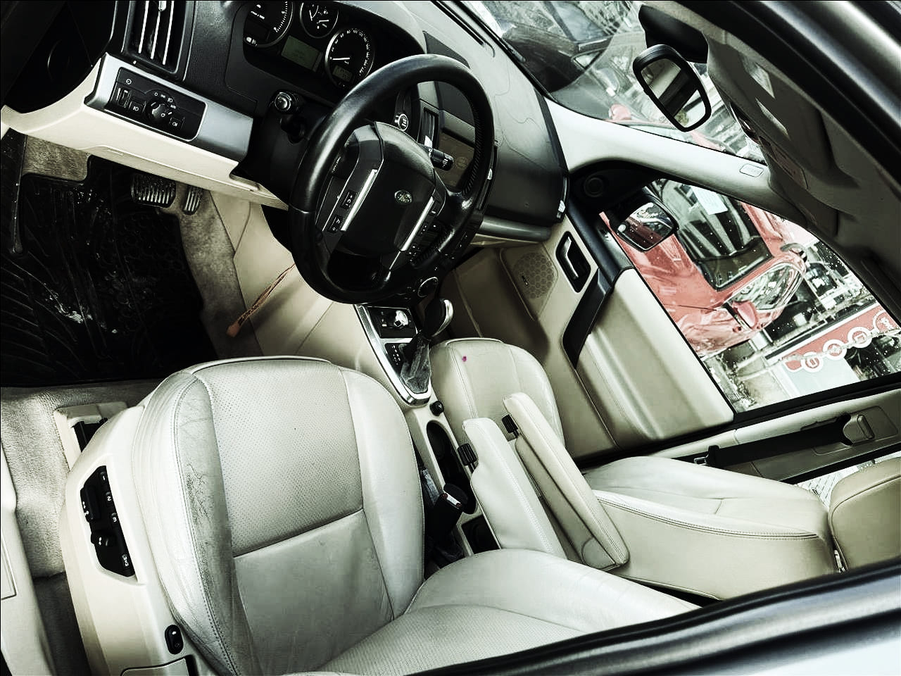 Уборка салона в Land Rover Freelander