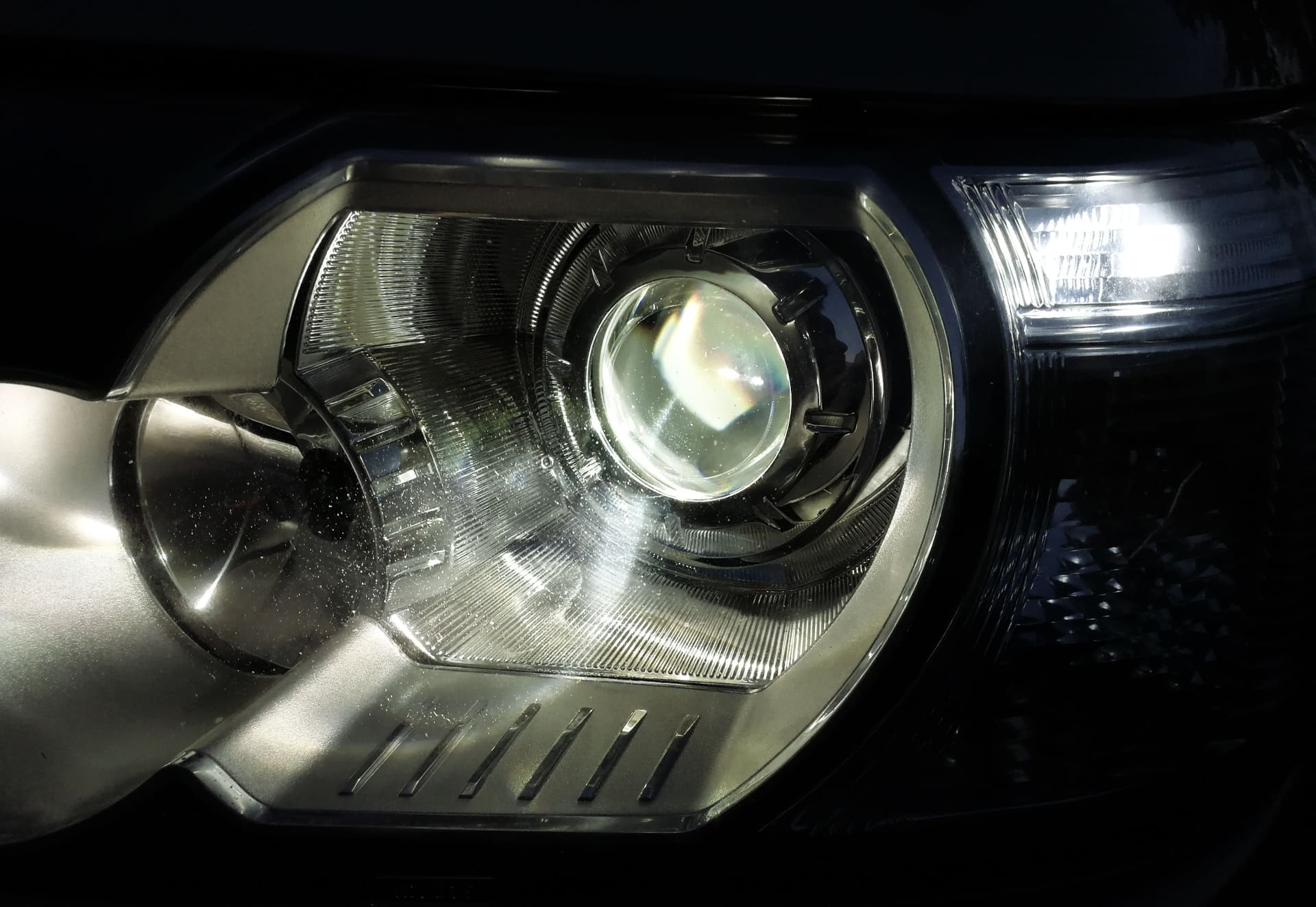 Регулировка света фар в Land Rover Freelander
