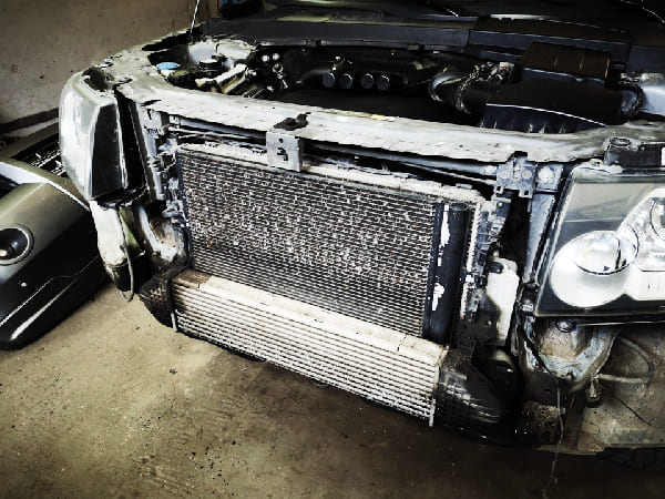 Замена верхнего шланга системы охлаждения ДВС в Land Rover Freelander